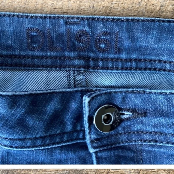 DL1961 premium denim Grace high rise cropped jeans. - Picture 5 of 14